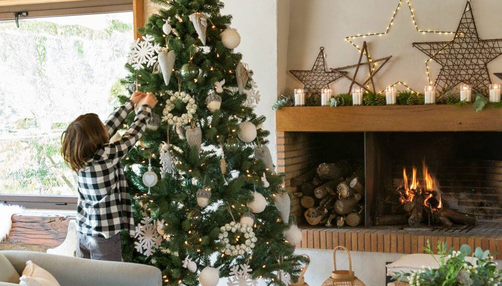 Descubre cómo darle un toque único a tu árbol de Navidad con estas ingeniosas ideas para tapar su pie