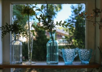 Descubre cómo darle vida a tu hogar con estas creativas ideas para rellenar un jarrón de cristal