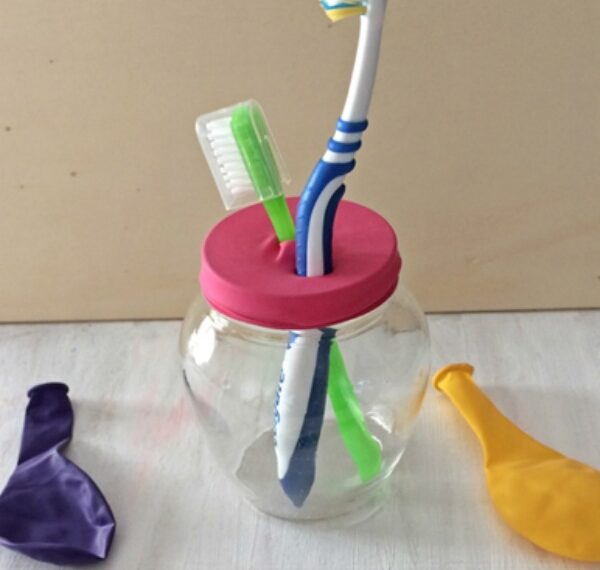 Descubre cómo organizar tus cepillos de dientes de forma creativa y práctica