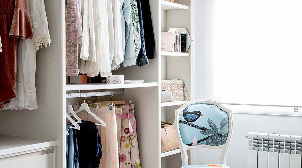 Descubre cómo transformar tu armario en un vestidor de ensueño con estas ideas innovadoras