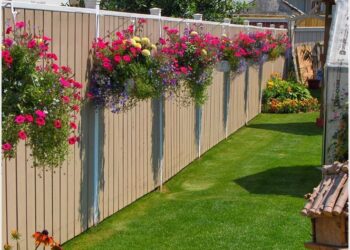 Descubre cómo transformar una valla aburrida en un jardín de ensueño con estas ideas creativas