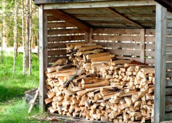 Descubre los secretos para almacenar leña de forma eficiente y sin esfuerzo