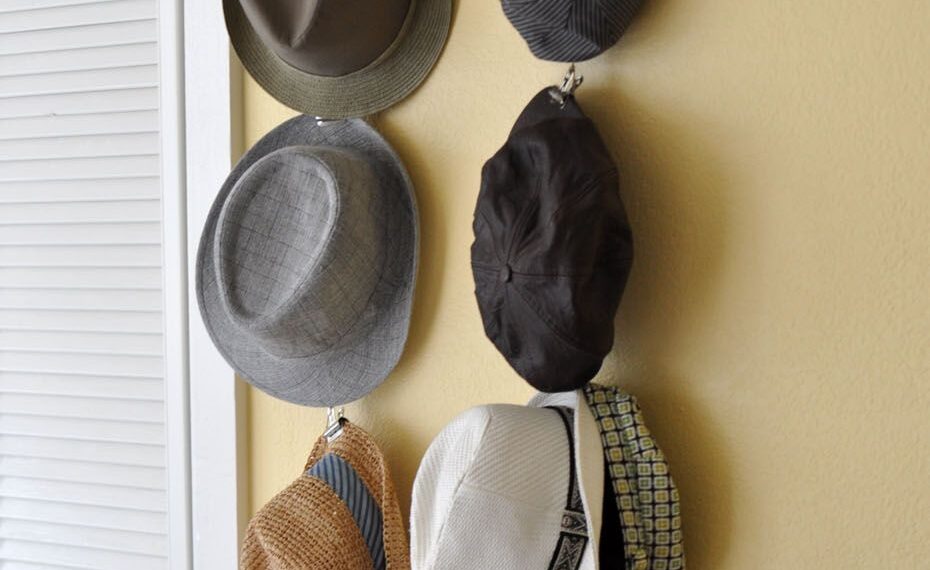 Descubre los secretos para colgar tus sombreros de forma elegante y funcional