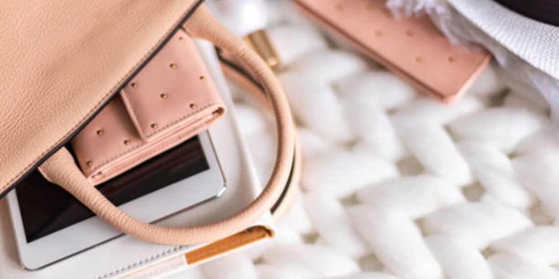 Descubre los secretos para tener tus bolsos siempre en orden y lucir impecable
