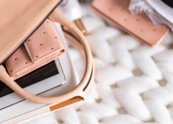 Descubre los secretos para tener tus bolsos siempre en orden y lucir impecable