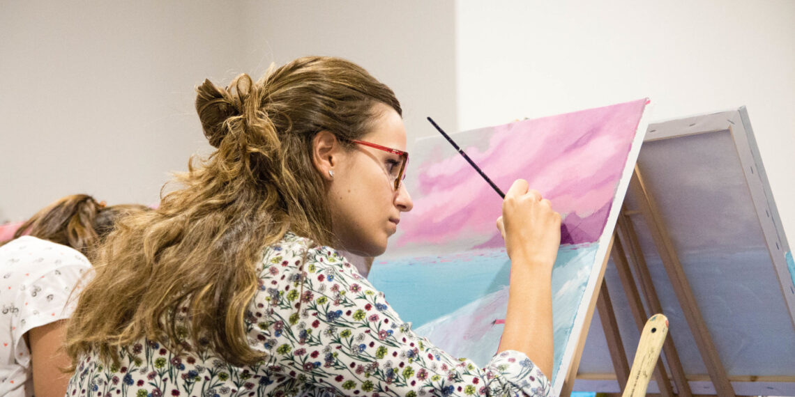 Técnicas de pintura en lienzo para ser un artista profesional