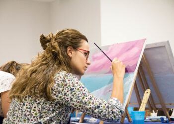 Técnicas de pintura en lienzo para ser un artista profesional