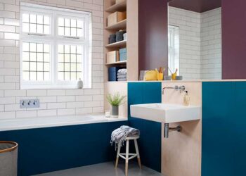 Transforma tu baño en un oasis de color con estas ideas para pintar tus azulejos