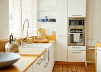Transforma tu cocina con estos ingeniosos trucos para colocar tu microondas