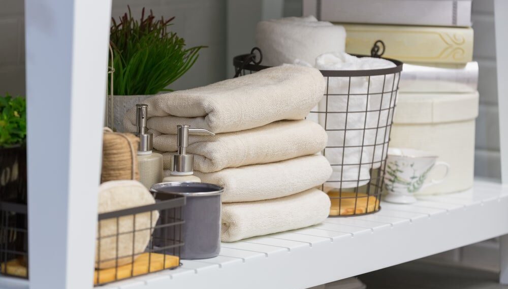 Transforma tu ducha en un spa con estos trucos para organizar tus botes