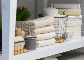 Transforma tu ducha en un spa con estos trucos para organizar tus botes