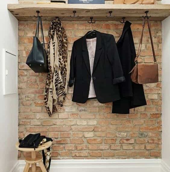 Transforma tu recibidor en un espacio funcional y elegante con estas ideas para colgar abrigos