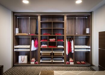 Transforma tus armarios empotrados en un paraíso organizado con estas ideas creativas