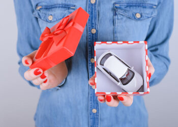 Descubre los regalos más originales para sorprender a un nuevo conductor