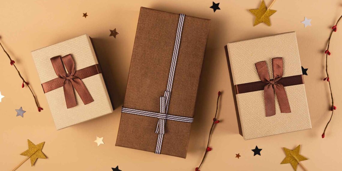 Descubre los secretos para envolver regalos como un profesional y sorprender a todos con tus cajas